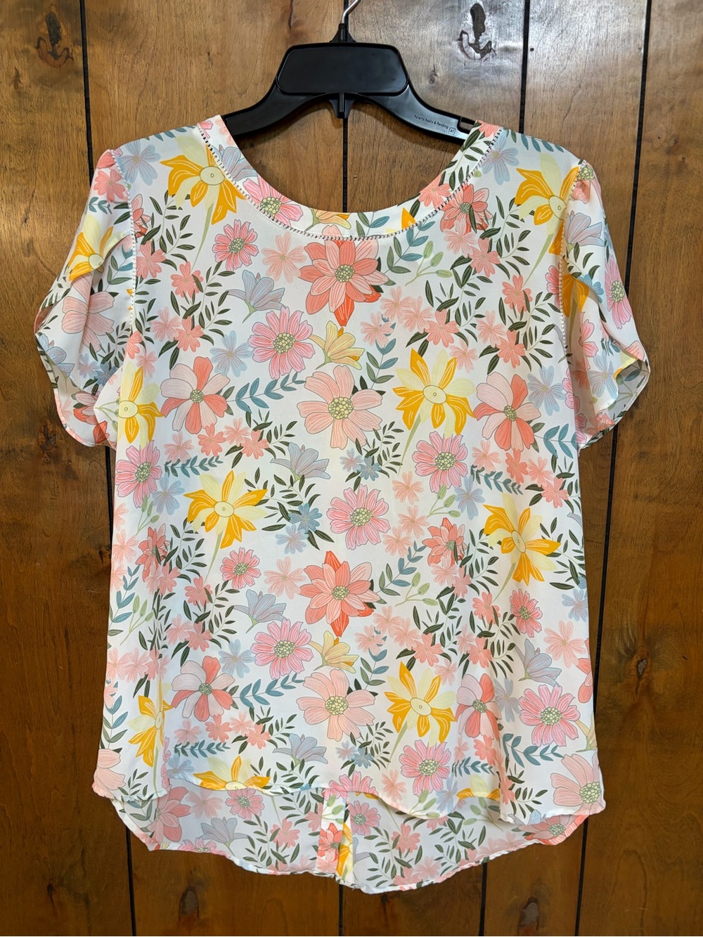 41 Hawthorn White Floral Short-Sleeve Blouse with Pink & Yellow Flowers